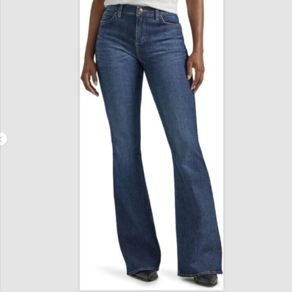 Lee Women's Legendary Mid Rise Flare Jean Denim Pants Comfort Size 6 Short New